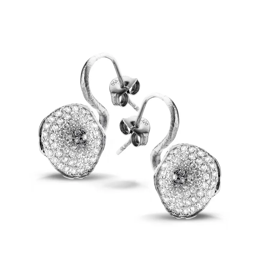 0.76 quilates pendientes diamantes diseño en oro blanco 