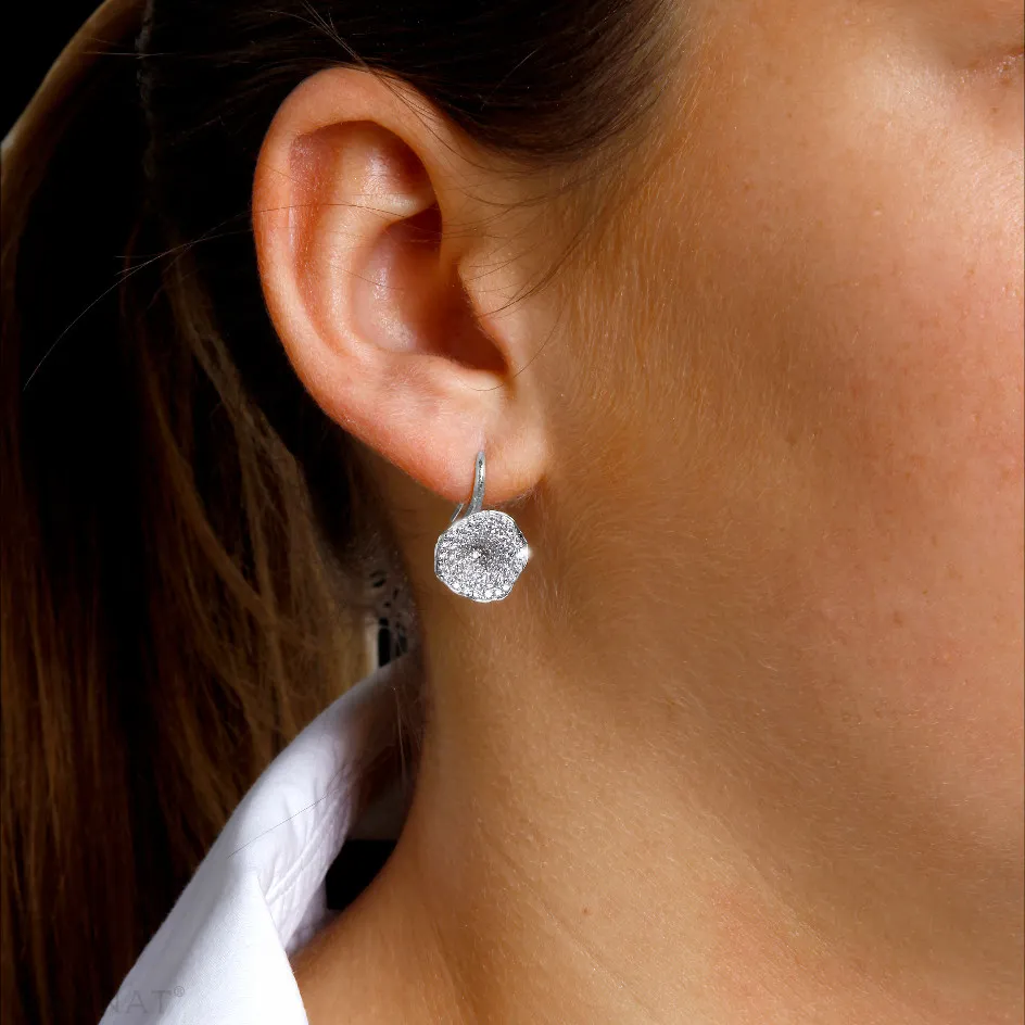 0.76 quilates pendientes diamantes diseño en oro blanco 