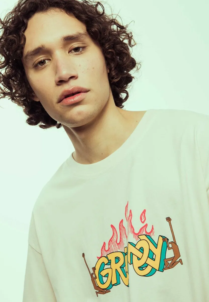 GRIMEY JURASSIC PROUD REGULAR TEE WHITE | SS24