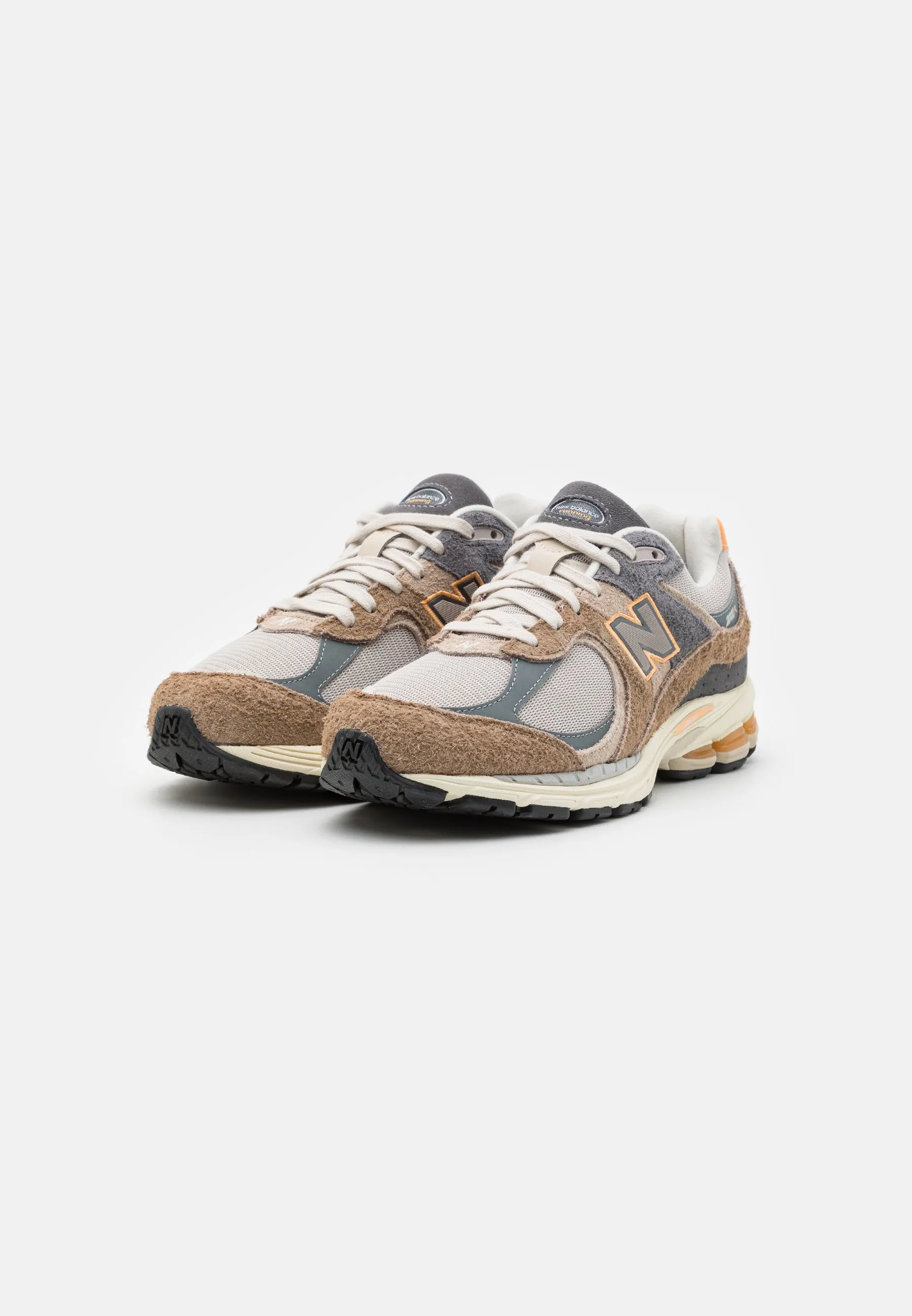 M2002 UNISEX  ZAPATILLAS