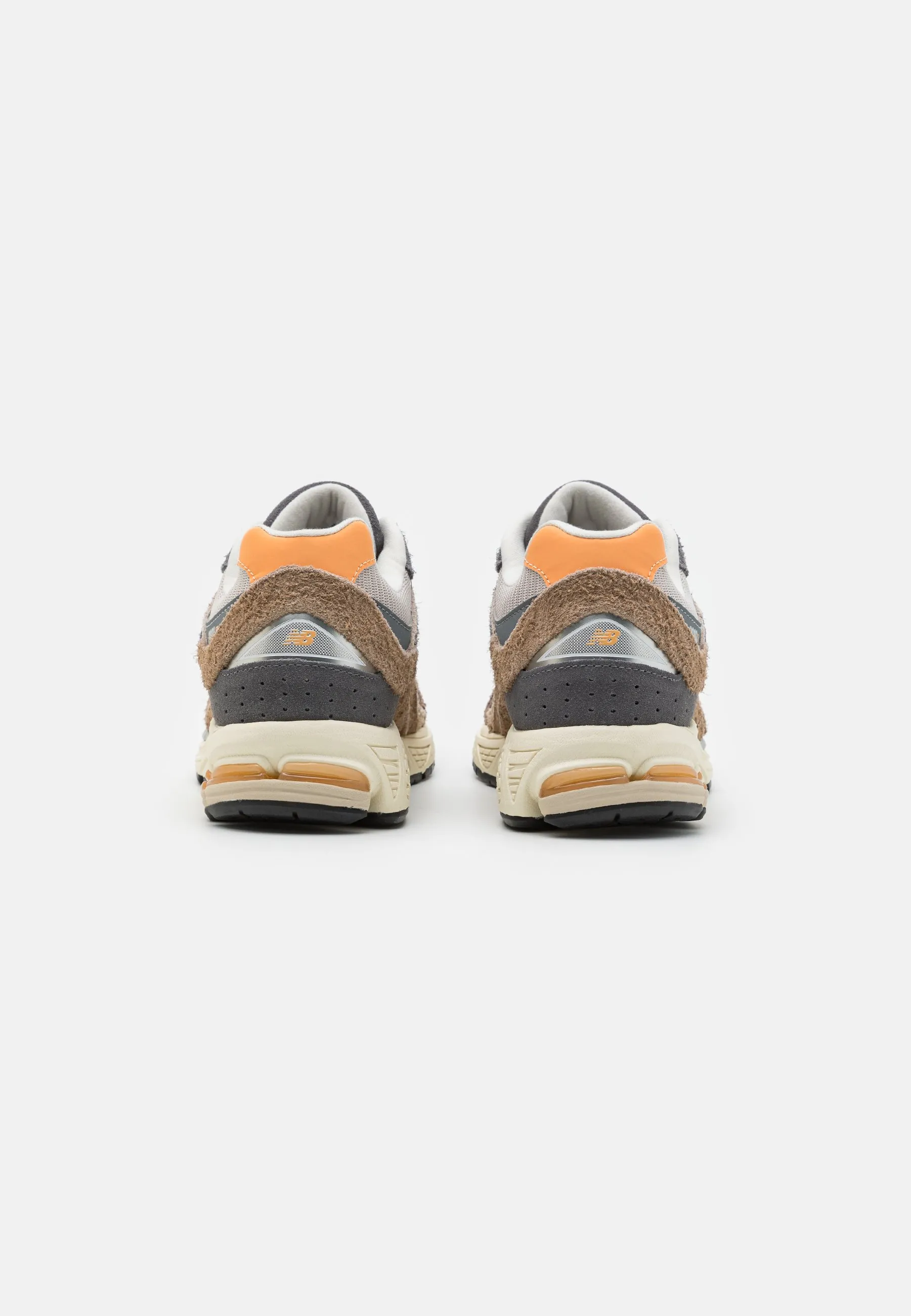 M2002 UNISEX  ZAPATILLAS